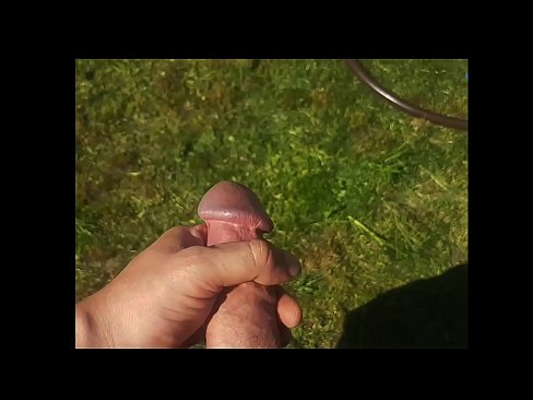 ❤️ A boazona fica com a rata rosa fodida e ejacula com um esguicho num jardim de Verão ❤️❌ Porno em porno pt.pornovore.ru ❤