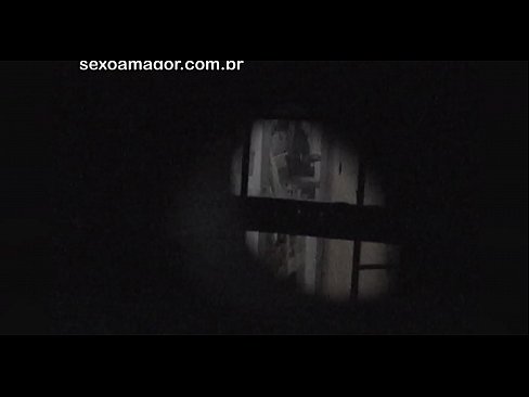 ❤️ Lourinho é filmado secretamente por um voyeur de bairro escondido atrás de tijolos ocos ❤️❌ Porno em porno pt.pornovore.ru ❤