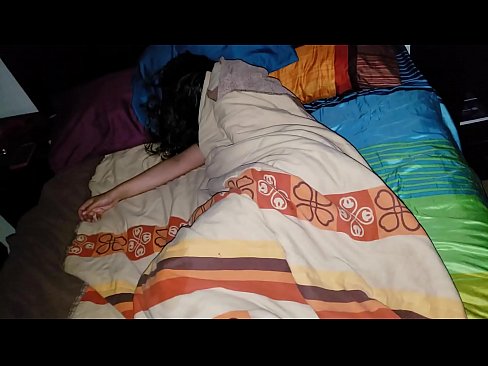 ❤️ Stepson berating a sua jovem madrasta enquanto ela dorme. ❤️❌ Porno em porno pt.pornovore.ru ❤